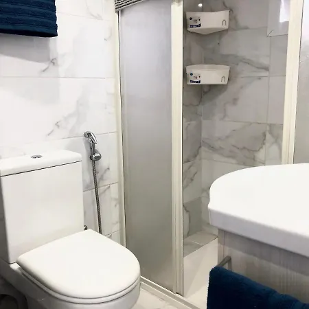 Seafront - 2 Bedroom Modern *