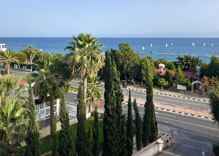 Seafront - 2 Bedroom Modern * ليماسول