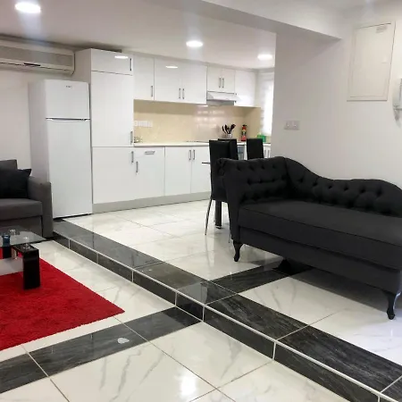 Seafront - 2 Bedroom Modern Apartment *