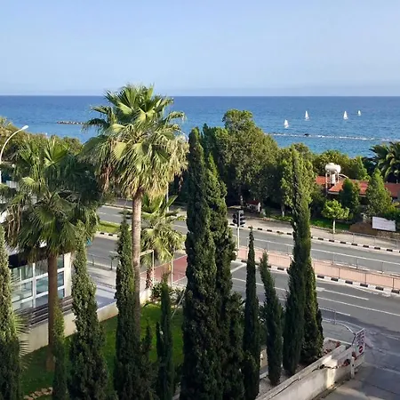 Seafront - 2 Bedroom Modern * Limassol