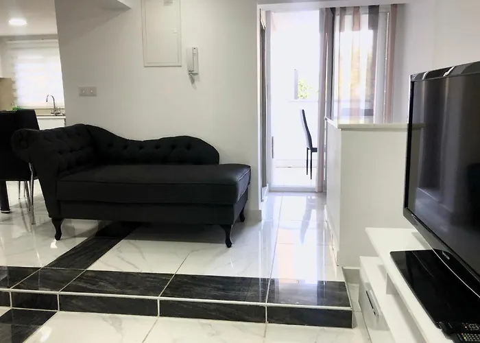 Seafront - 2 Bedroom Modern Lemesos