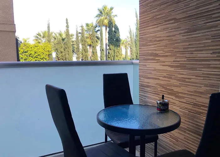 Seafront - 2 Bedroom Modern Apartmán Lemesos