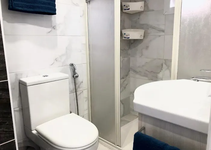 Seafront - 2 Bedroom Modern *