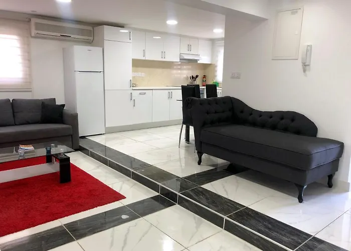 Seafront - 2 Bedroom Modern Apartmán *