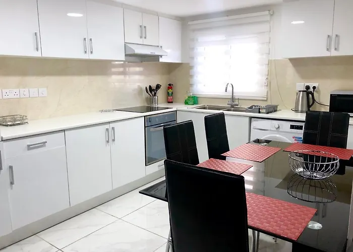 Seafront - 2 Bedroom Modern Lemesos