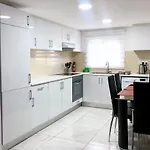 Seafront - 2 Bedroom Modern شقة *